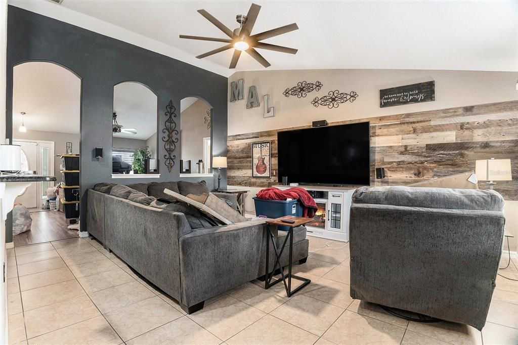 For Sale: $299,000 (3 beds, 2 baths, 1955 Square Feet)