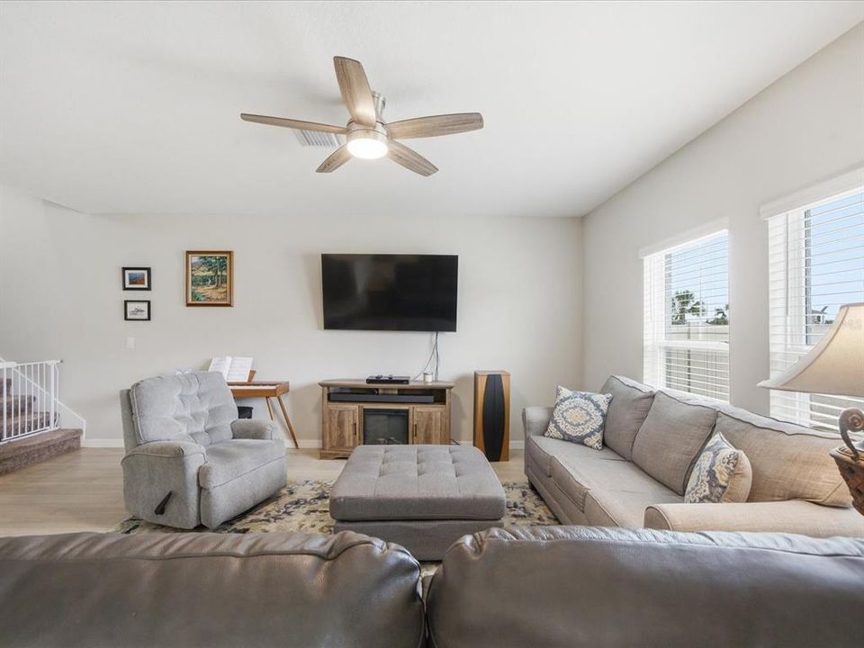For Sale: $395,000 (4 beds, 2 baths, 2039 Square Feet)