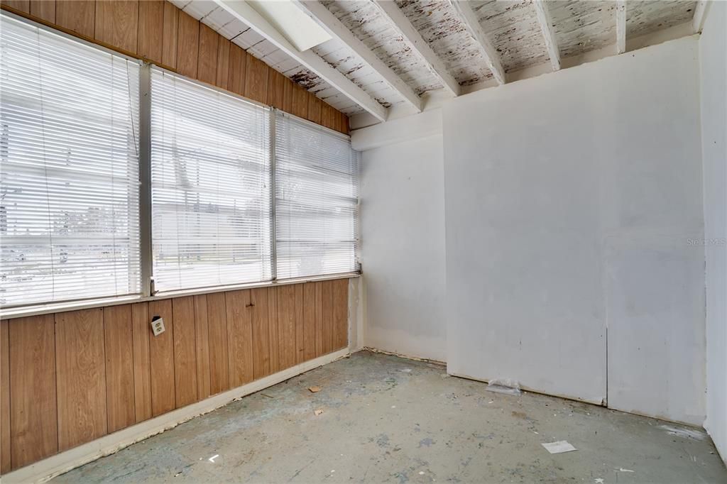 На продажу: $199,000 (2 спален, 1 ванн, 720 Квадратных фут)