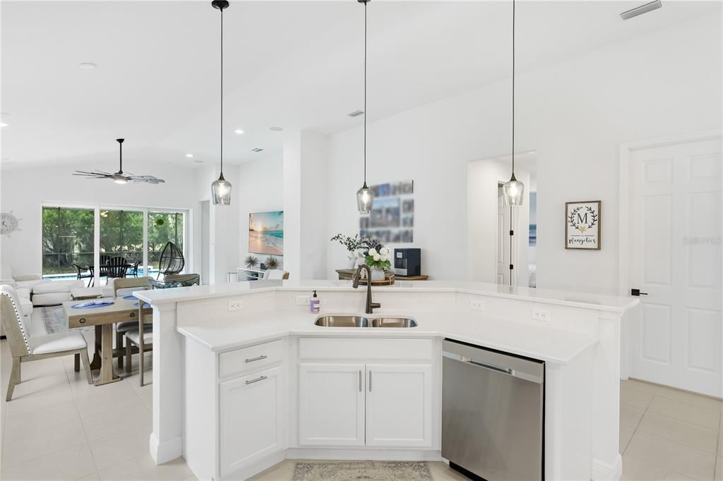 For Sale: $575,000 (3 beds, 2 baths, 2122 Square Feet)