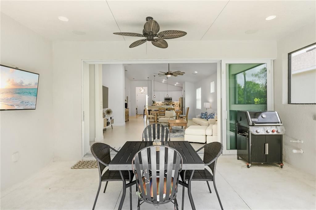 For Sale: $575,000 (3 beds, 2 baths, 2122 Square Feet)