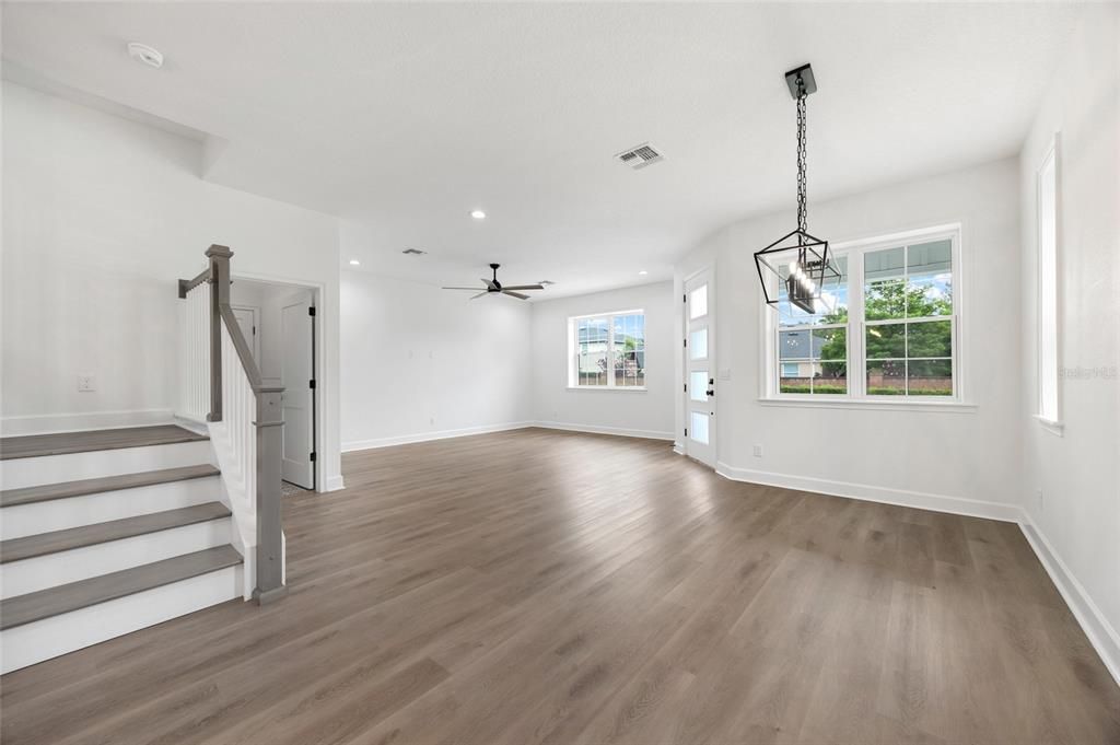 En Venta: $365,000 (4 camas, 2 baños, 2055 Pies cuadrados)