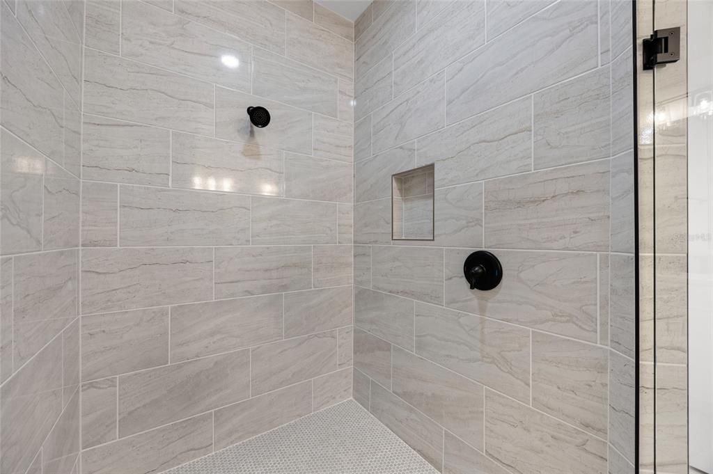 En Venta: $365,000 (4 camas, 2 baños, 2055 Pies cuadrados)
