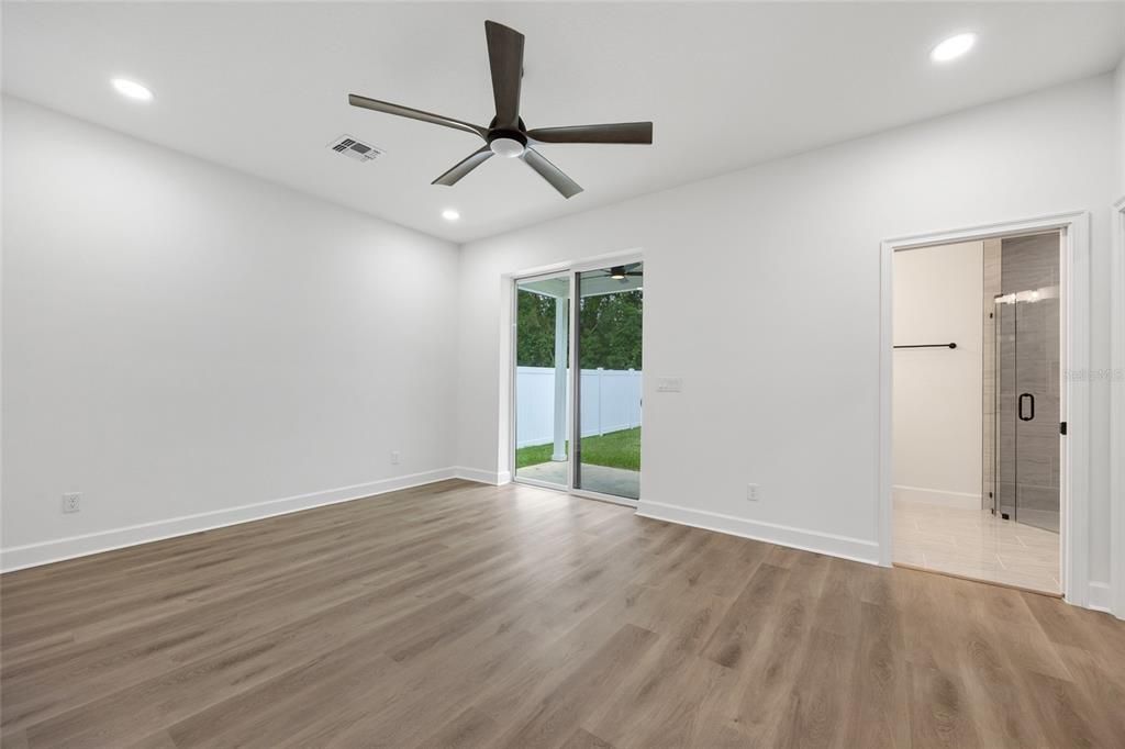 En Venta: $365,000 (4 camas, 2 baños, 2055 Pies cuadrados)