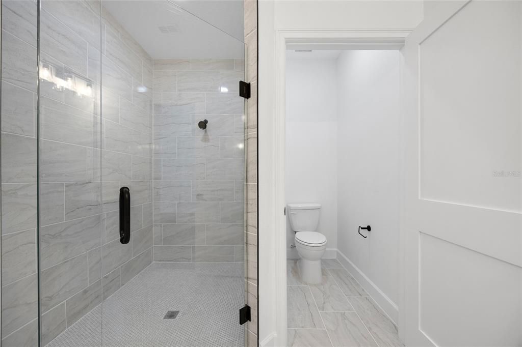 En Venta: $365,000 (4 camas, 2 baños, 2055 Pies cuadrados)