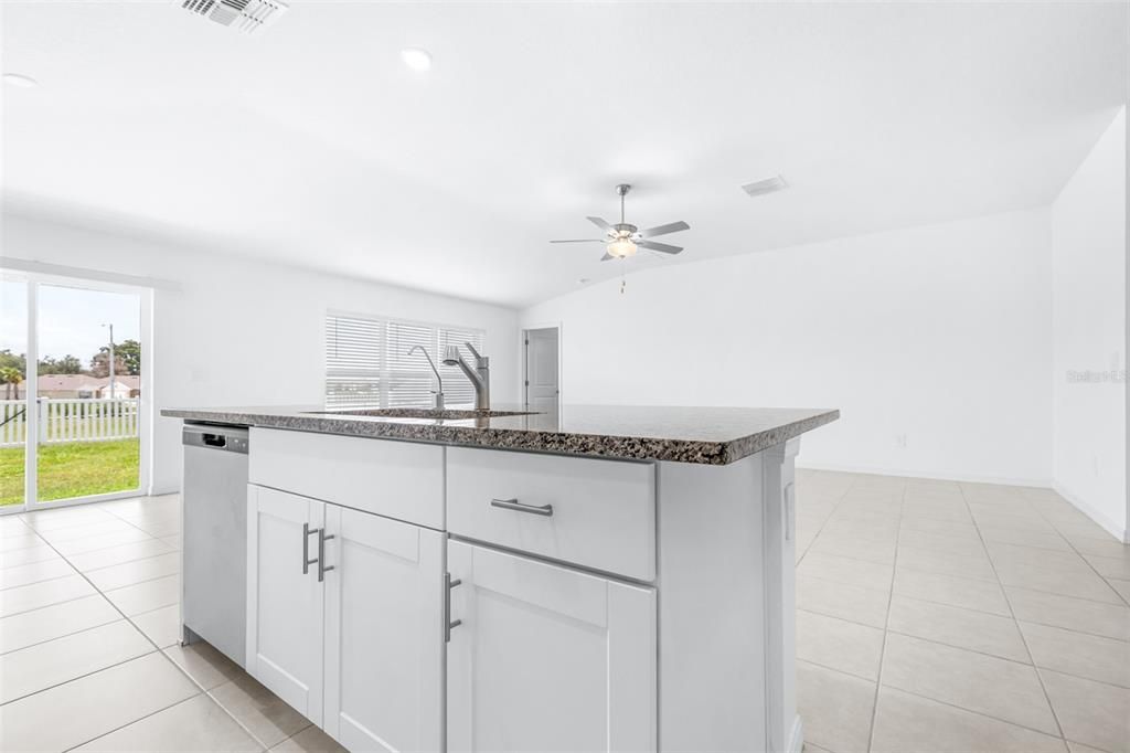 For Sale: $319,999 (4 beds, 2 baths, 1936 Square Feet)