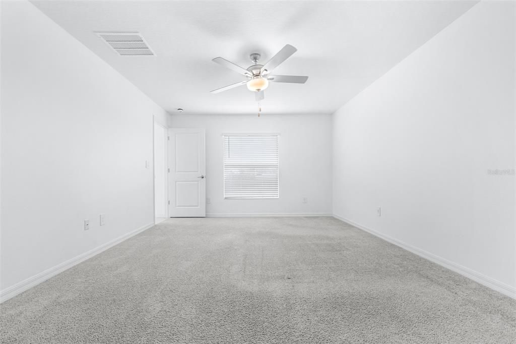 For Sale: $319,999 (4 beds, 2 baths, 1936 Square Feet)