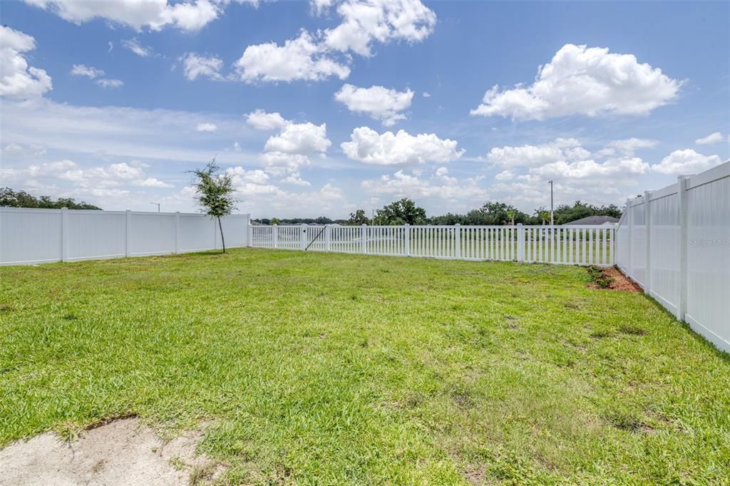 For Sale: $319,999 (4 beds, 2 baths, 1936 Square Feet)