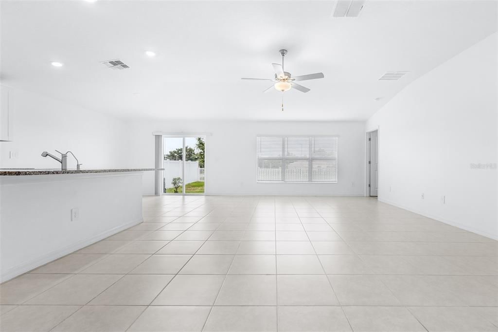 For Sale: $319,999 (4 beds, 2 baths, 1936 Square Feet)