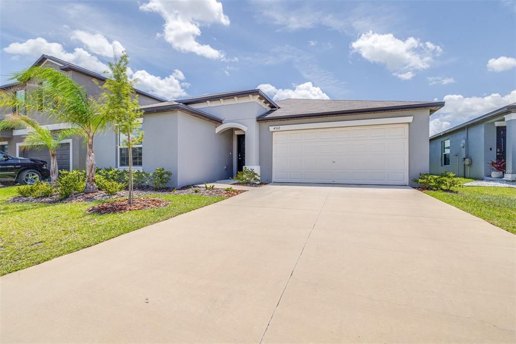 For Sale: $319,999 (4 beds, 2 baths, 1936 Square Feet)
