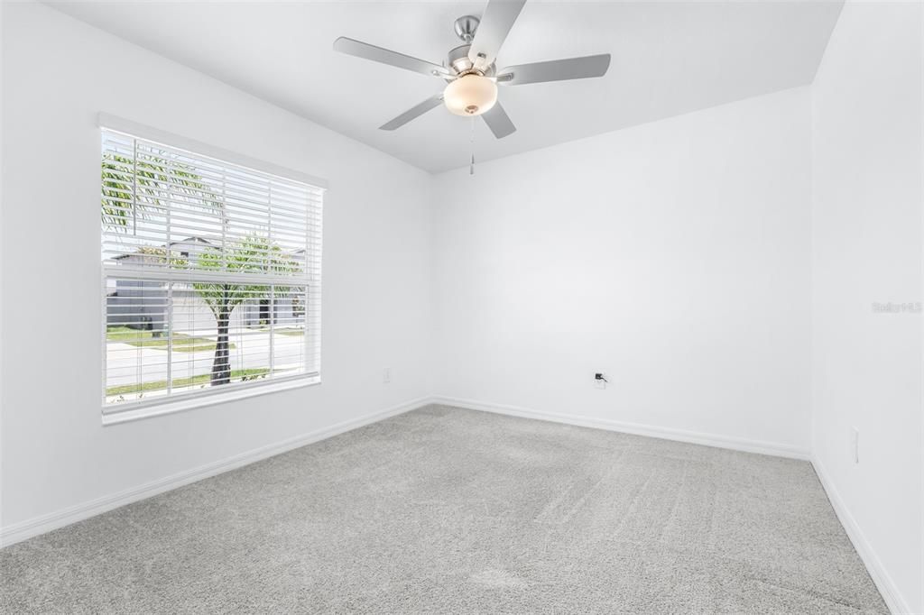 For Sale: $319,999 (4 beds, 2 baths, 1936 Square Feet)