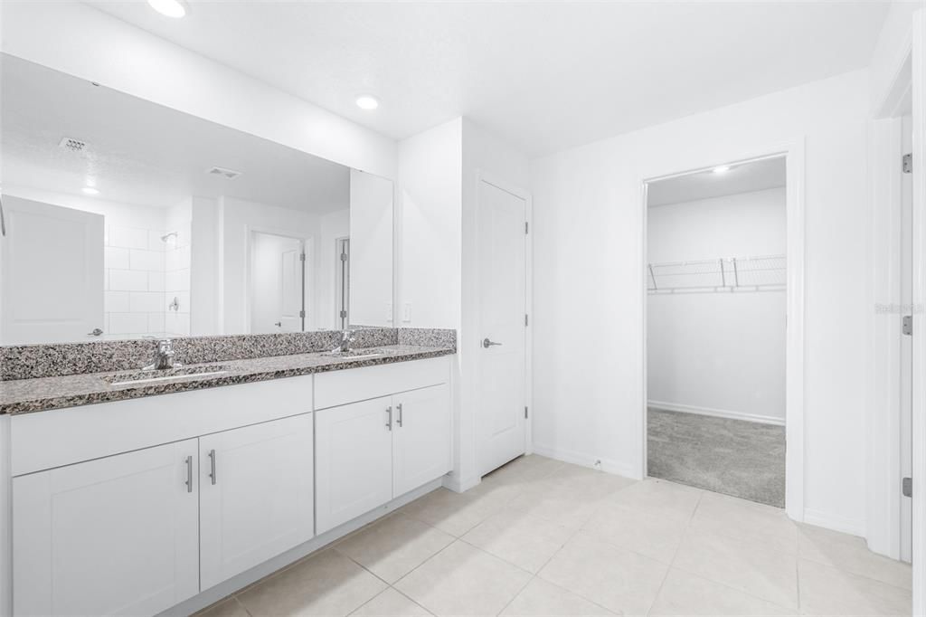 For Sale: $319,999 (4 beds, 2 baths, 1936 Square Feet)