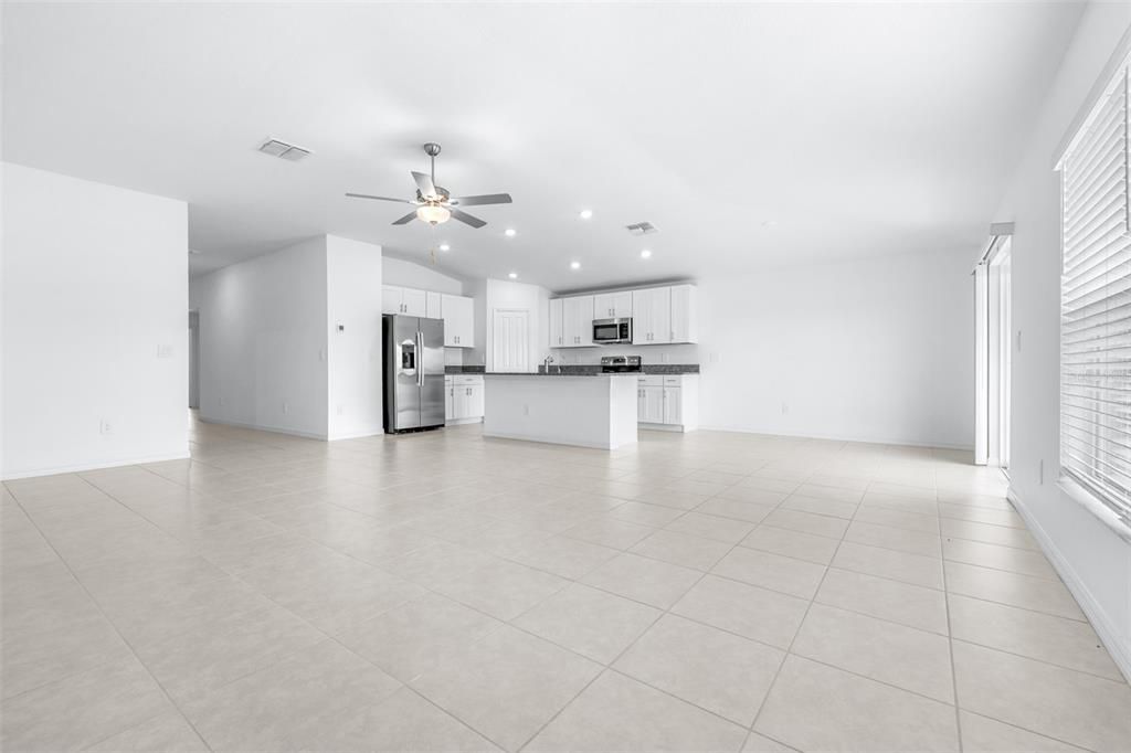 For Sale: $319,999 (4 beds, 2 baths, 1936 Square Feet)