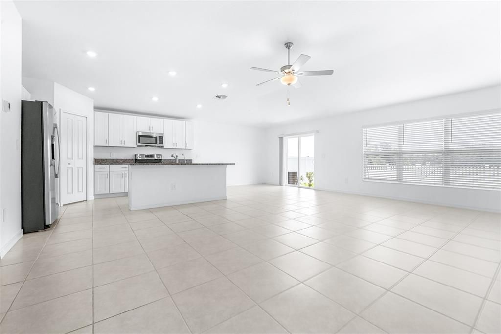 For Sale: $319,999 (4 beds, 2 baths, 1936 Square Feet)