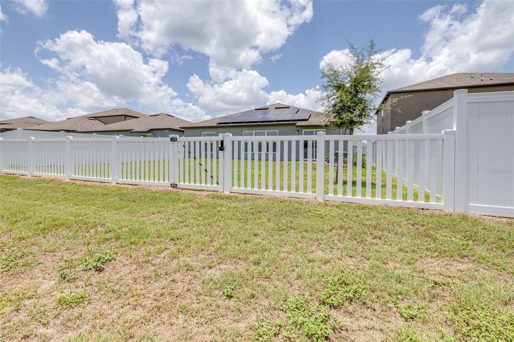For Sale: $319,999 (4 beds, 2 baths, 1936 Square Feet)