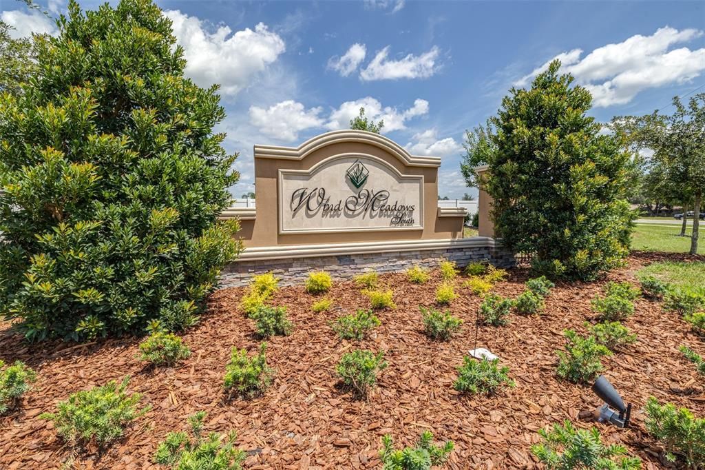 For Sale: $319,999 (4 beds, 2 baths, 1936 Square Feet)
