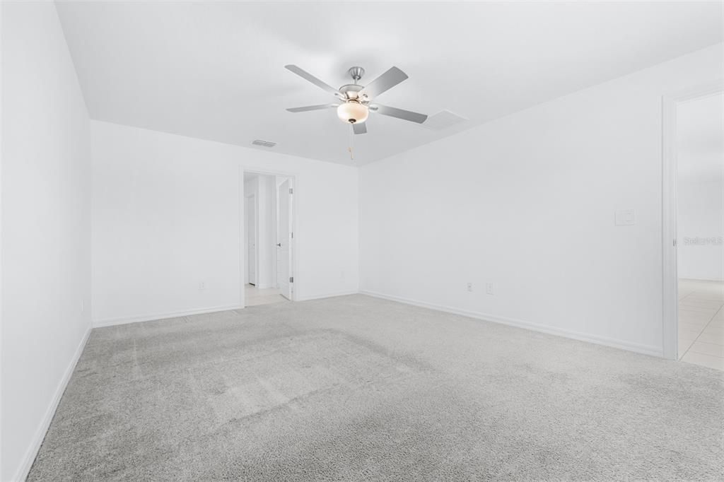 For Sale: $319,999 (4 beds, 2 baths, 1936 Square Feet)