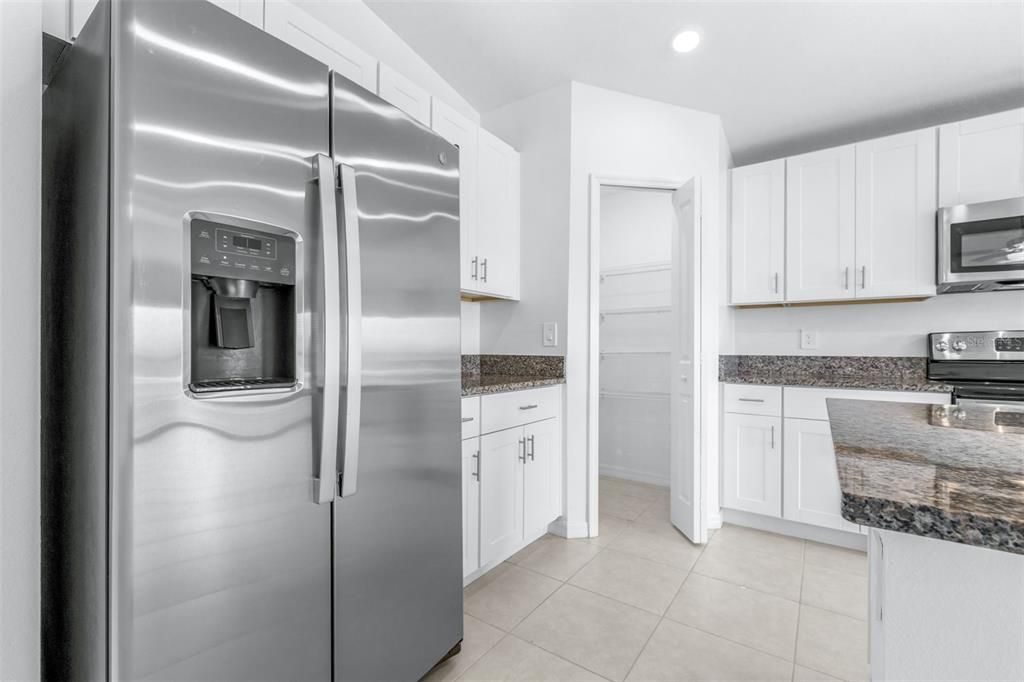 For Sale: $319,999 (4 beds, 2 baths, 1936 Square Feet)