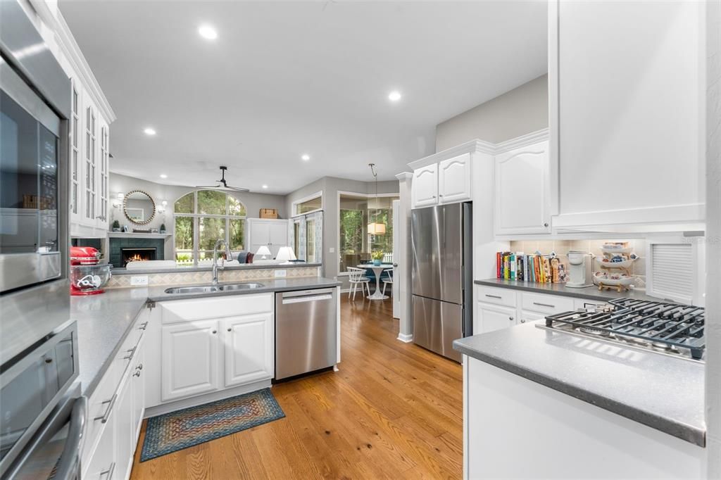 For Sale: $660,000 (4 beds, 3 baths, 2456 Square Feet)