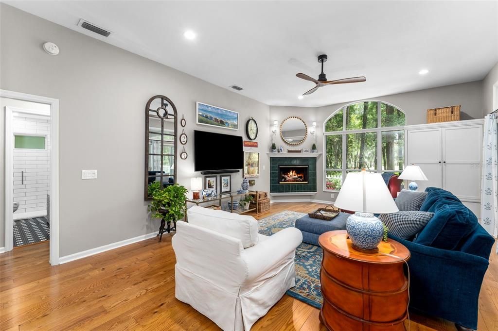For Sale: $660,000 (4 beds, 3 baths, 2456 Square Feet)