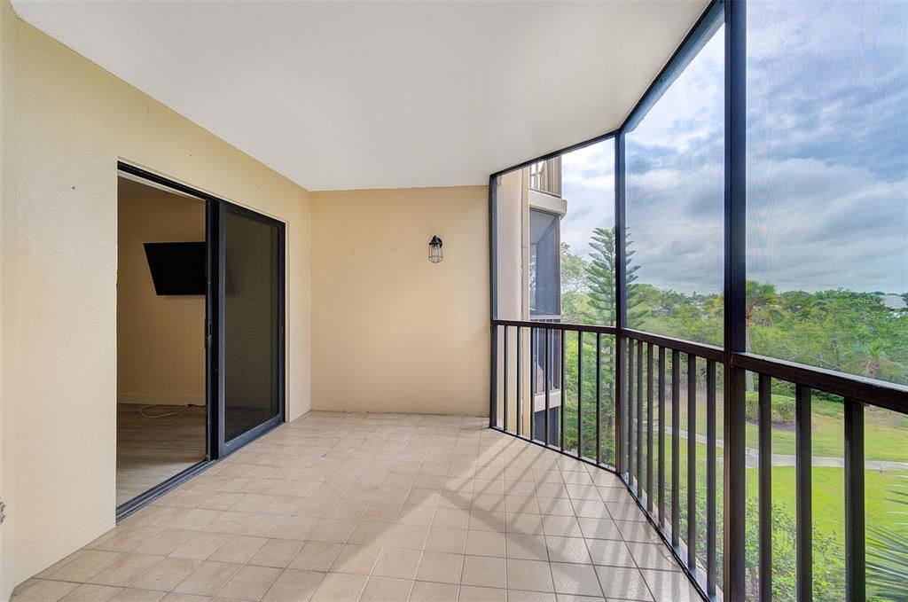 For Sale: $395,000 (2 beds, 2 baths, 1255 Square Feet)