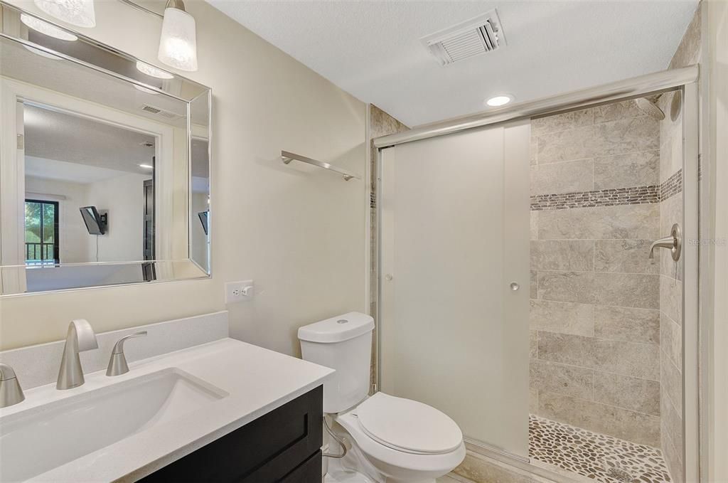 For Sale: $395,000 (2 beds, 2 baths, 1255 Square Feet)