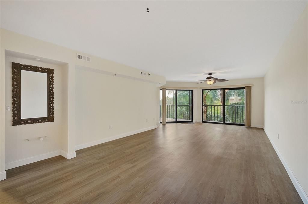For Sale: $395,000 (2 beds, 2 baths, 1255 Square Feet)