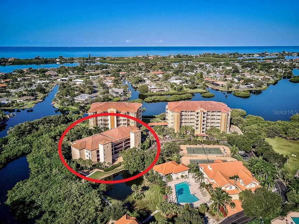 For Sale: $395,000 (2 beds, 2 baths, 1255 Square Feet)