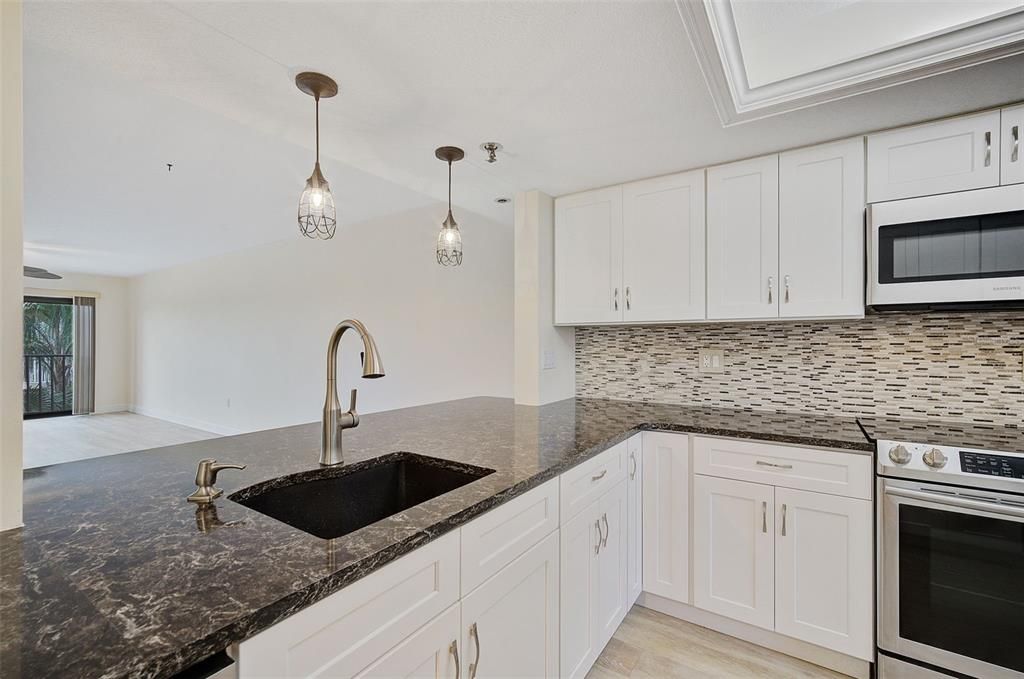 For Sale: $395,000 (2 beds, 2 baths, 1255 Square Feet)