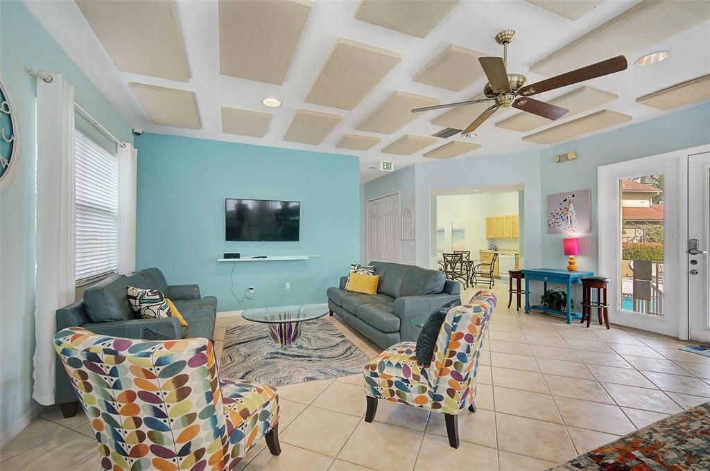 For Sale: $395,000 (2 beds, 2 baths, 1255 Square Feet)