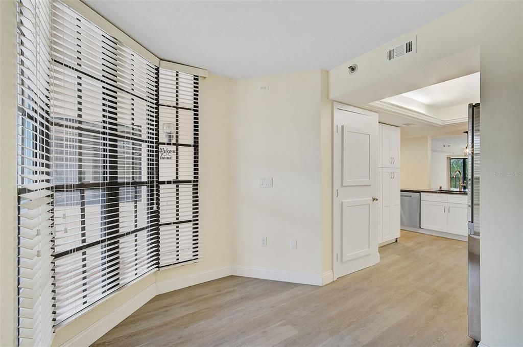 For Sale: $395,000 (2 beds, 2 baths, 1255 Square Feet)
