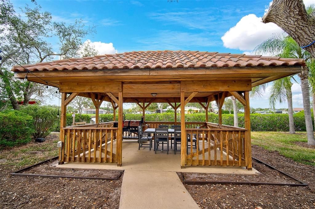 For Sale: $395,000 (2 beds, 2 baths, 1255 Square Feet)
