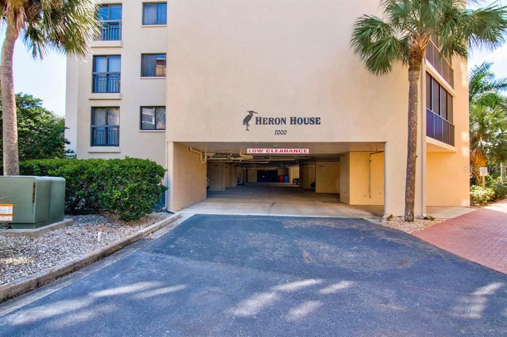 For Sale: $395,000 (2 beds, 2 baths, 1255 Square Feet)
