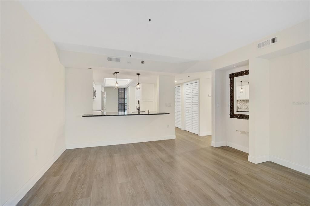 For Sale: $395,000 (2 beds, 2 baths, 1255 Square Feet)