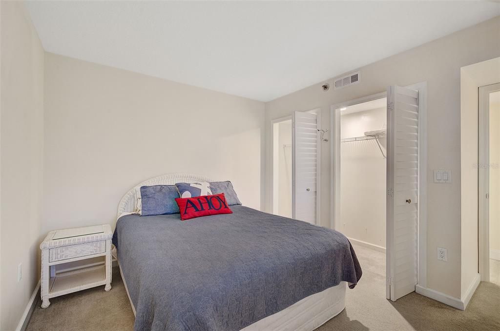 For Sale: $395,000 (2 beds, 2 baths, 1255 Square Feet)