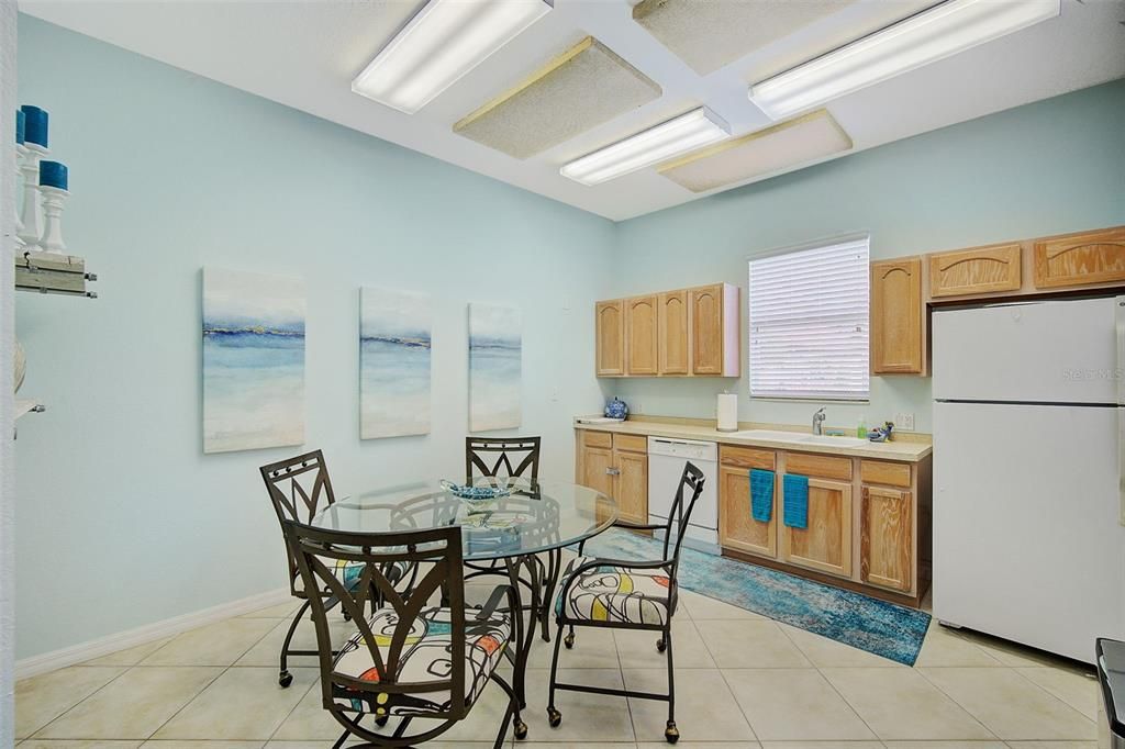 For Sale: $395,000 (2 beds, 2 baths, 1255 Square Feet)