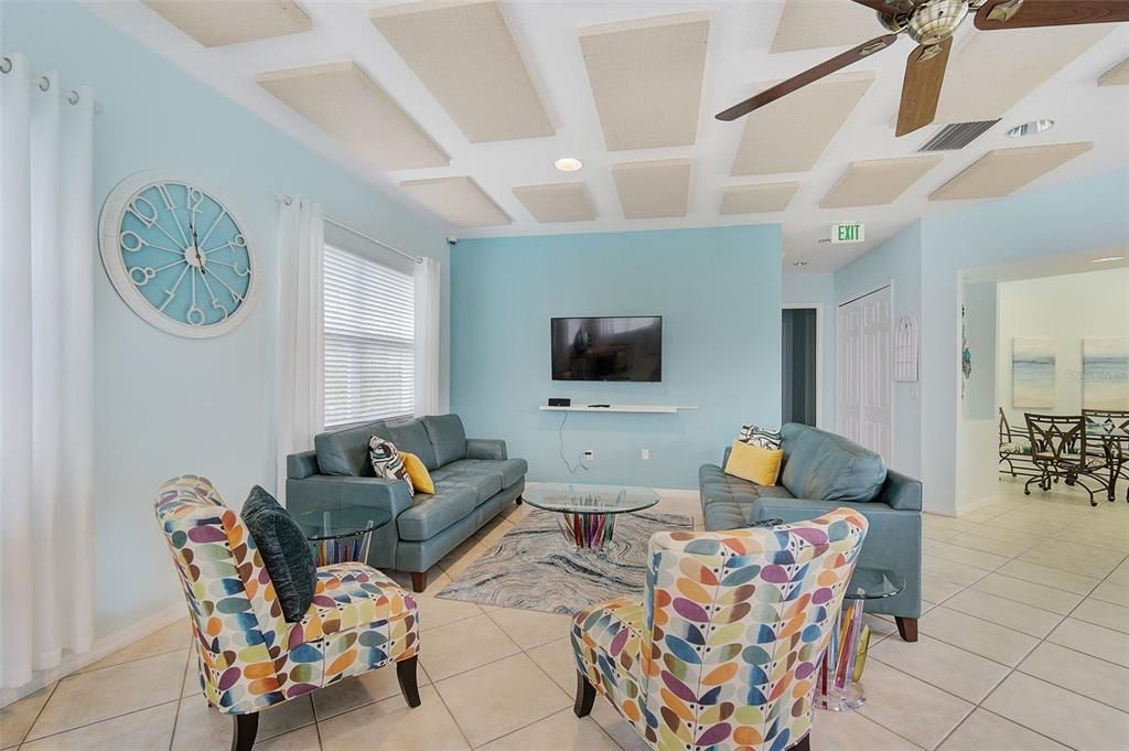 For Sale: $395,000 (2 beds, 2 baths, 1255 Square Feet)