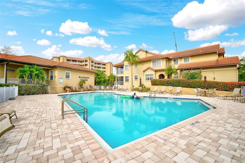 For Sale: $395,000 (2 beds, 2 baths, 1255 Square Feet)