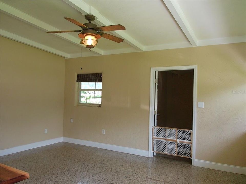 For Sale: $280,000 (3 beds, 1 baths, 1550 Square Feet)
