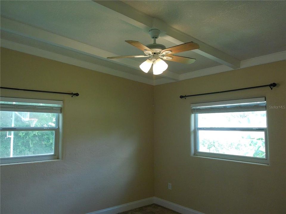 For Sale: $280,000 (3 beds, 1 baths, 1550 Square Feet)