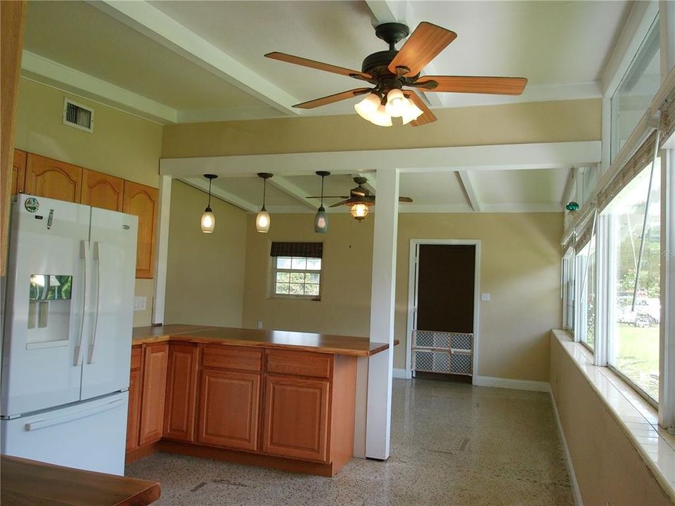 For Sale: $280,000 (3 beds, 1 baths, 1550 Square Feet)
