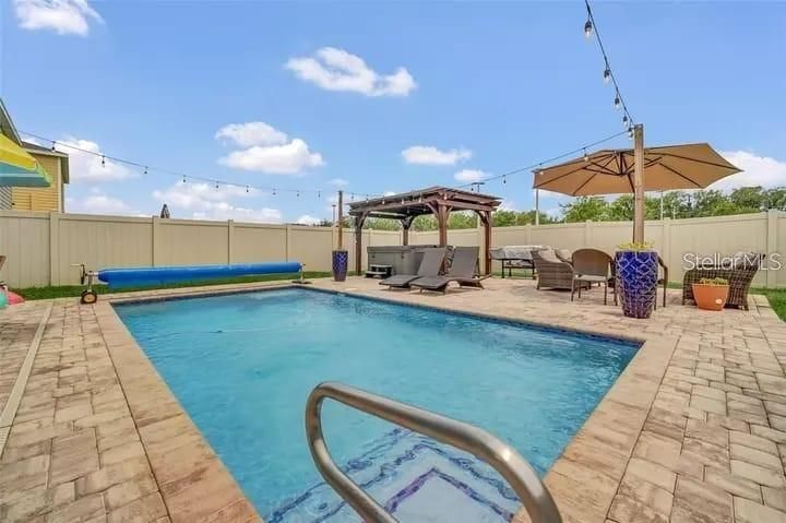 For Rent: $3,500 (6 beds, 3 baths, 2586 Square Feet)
