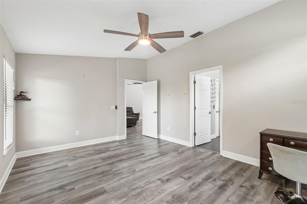 For Sale: $410,000 (3 beds, 2 baths, 1735 Square Feet)
