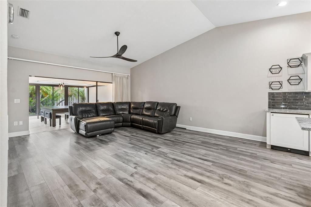 For Sale: $410,000 (3 beds, 2 baths, 1735 Square Feet)