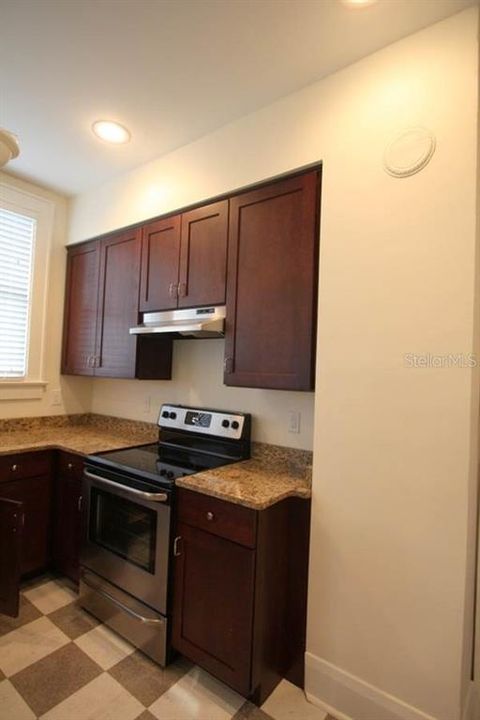 For Rent: $2,925 (3 beds, 2 baths, 2001 Square Feet)