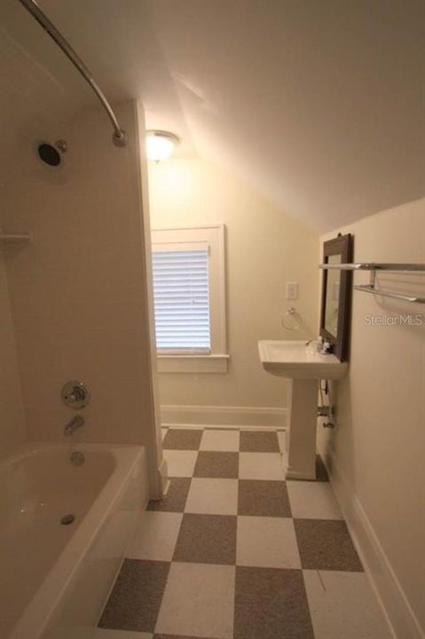 For Rent: $2,925 (3 beds, 2 baths, 2001 Square Feet)