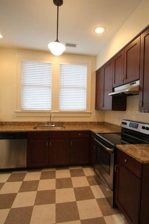 For Rent: $2,925 (3 beds, 2 baths, 2001 Square Feet)