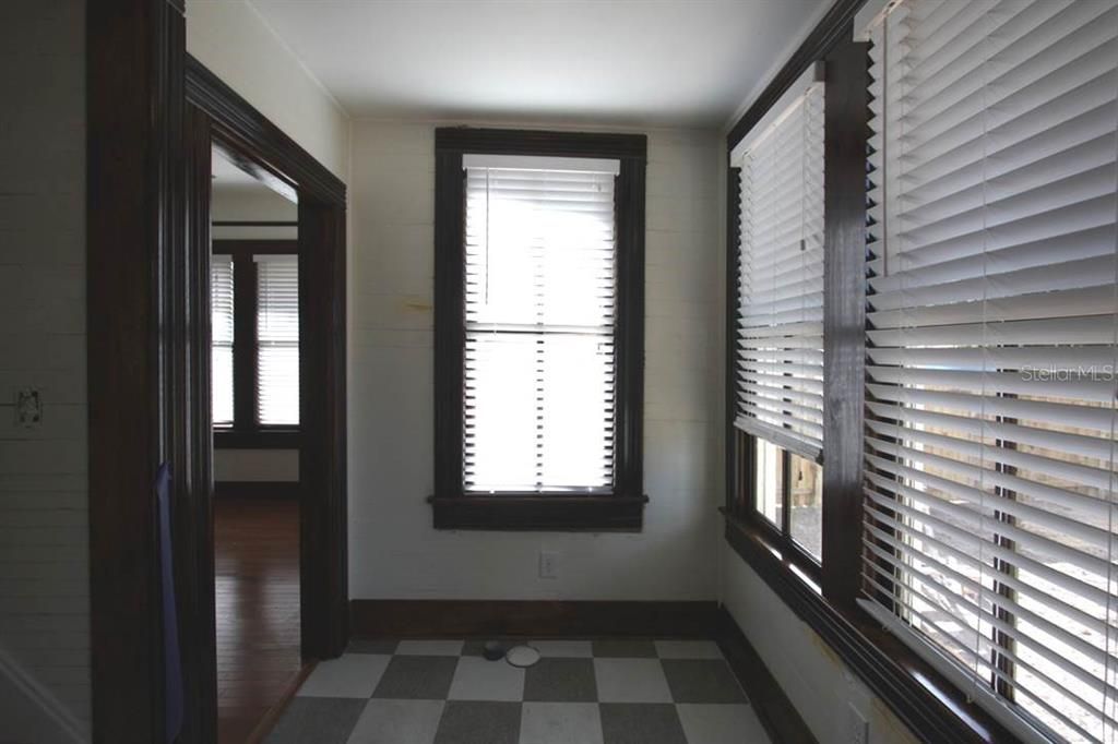 For Rent: $2,925 (3 beds, 2 baths, 2001 Square Feet)
