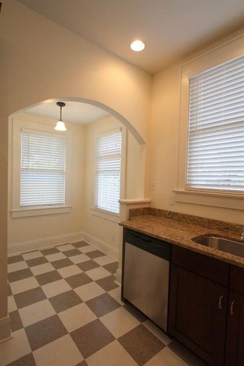 For Rent: $2,925 (3 beds, 2 baths, 2001 Square Feet)