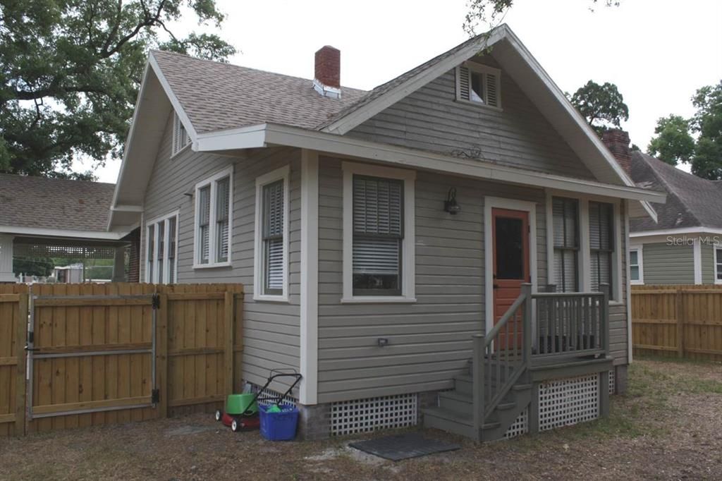 For Rent: $2,925 (3 beds, 2 baths, 2001 Square Feet)